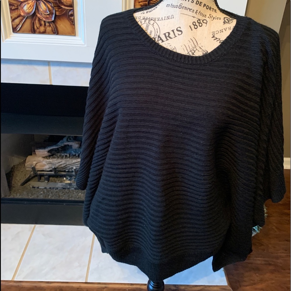 Short sleeve sweater